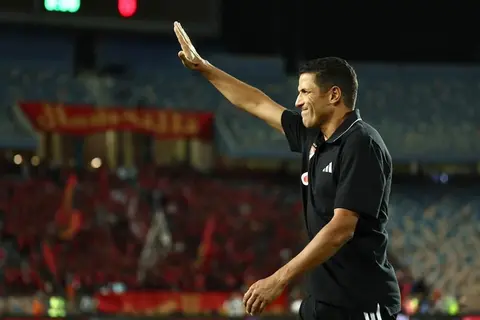 يتفوق على الزمالك وبيراميدز في 7 أمور.. هل يستحق عموتة غضب جماهير الأهلي؟ 30 أكتوبر 2026